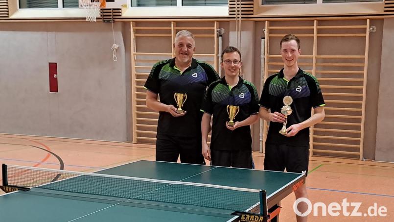 Die Tischtennis-Vereinsmeister 2024 des SV Altenstadt im Einzel und Doppel: Michael Kaiser, Maximilian Sand und Felix Holfelder (von links). Bild: Werner Schmola