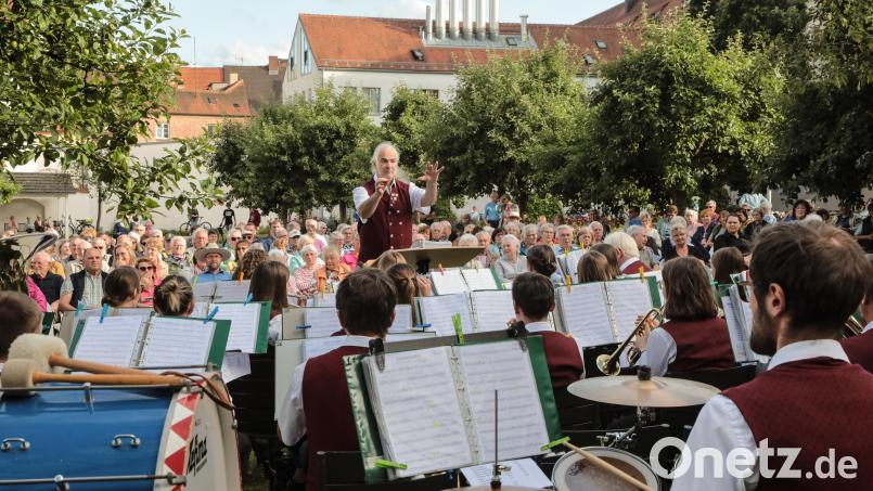 Die Sonntagsserenade im Maltesergarten am vergangenen Sonntag gestaltete die Blasmusik Gebenbach. Bild: Wolfgang Steinbacher