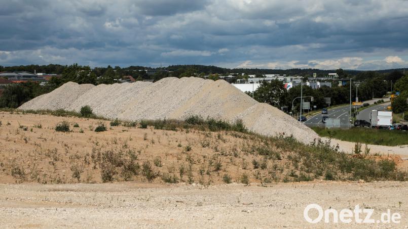 Einen Hauch von Wüste verbreitet das Zinkl-Areal am westlichen Eingang der Stadt Amberg. Stadt Amberg und Eigentümer Norma wollen hier einen ganz neuen Stadteingang West schaffen. Bild: Wolfgang Steinbacher