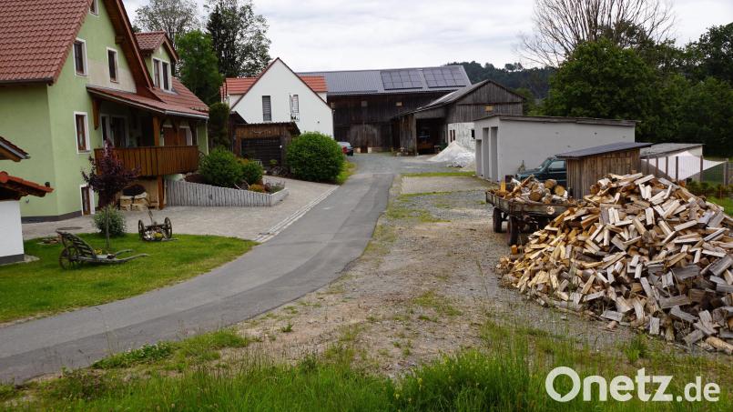 In einem landwirtschaftlichen Anwesen enden oft die Fahrten von Navis fehlgeleiteten Fahrzeugen, was die Anlieger mehr als nervt. Umkehren wird dann zum Problem. Bild: bkr
