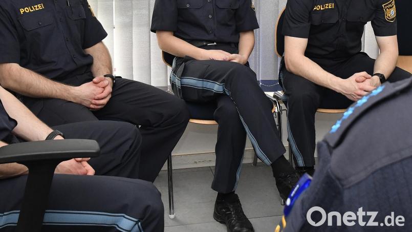 Ein Teil der Uniform der Bayerische Bereitschaftspolizei fand die Polizei bei der Kontrolle eines Autofahrers in Altenstadt/WN. Symbolbild: Petra Hartl