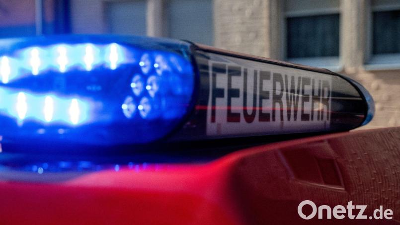 Ein Schaden in Höhe von rund 50.000 Euro entsteht beim Brand eines Schuppens in Alberndorf. Symbolbild: Pia Bayer/dpa/Symbolbild