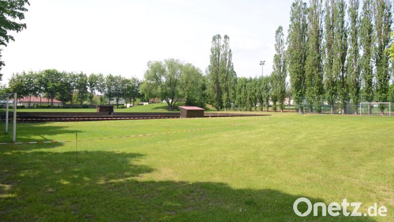 Ein Ideenwettbewerb zur Freiflächengestaltung der &quot;lebendigen Ortsmitte&quot; – im Bild der Bolzplatz und die alte Eisbahn – wird im Programm &quot;Europan 18&quot; ausgelobt. Bild: ak