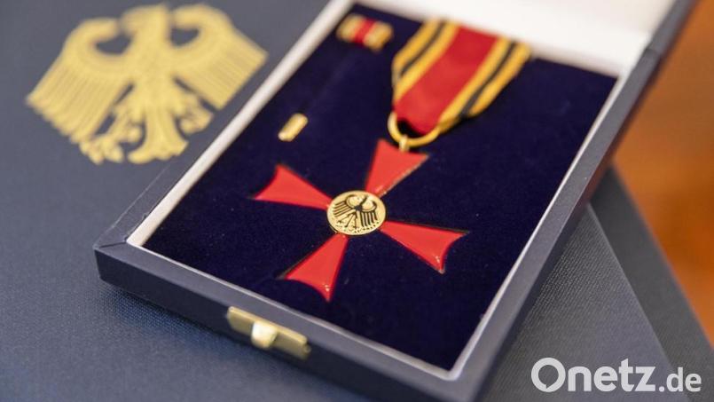 Das Verdienstkreuz am Bande, der Verdienstorden der Bundesrepublik Deutschland, wird nächste Woche in Weiden überreicht – von Bundespräsidenten Frank-Walter Steinmeier persönlich. Bild: Bundespräsidialamt/exb
