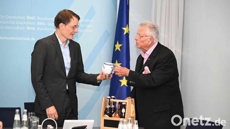 Armin Nentwig (rechts) beim Treffen mit Bundesgesundheitsminister Karl Lauterbach. Bild: Bundesverband Schädel-Hirnpatienten in Not