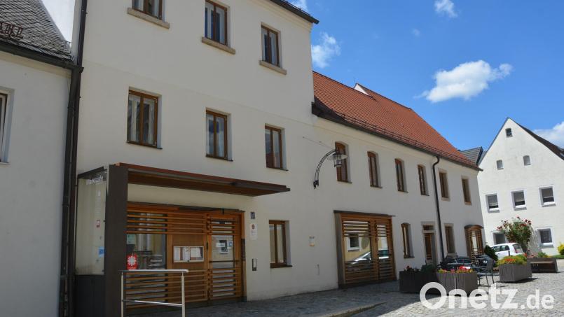 Das Mehrgenerationenhaus in Mitterteich soll wieder der Mittelpunkt aller Generationen werden, das erhofft sich jetzt der Caritas-Kreisverband als neuer Träger der Einrichtung. Bild: jr