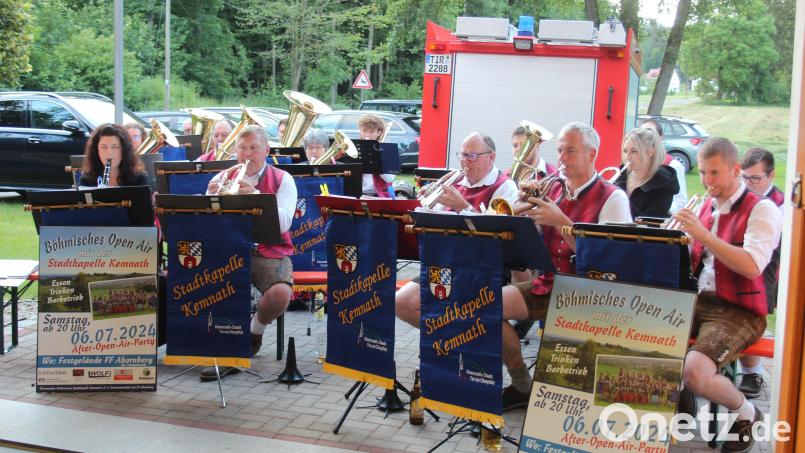 Bei der Klang-Bier-Probe überzeugten die Musiker schon einmal mit ihren böhmischen Klängen: Am Samstag, 6. Juli, wird in Ahornberg unter freiem Himmel aufgespielt. Bild: stg