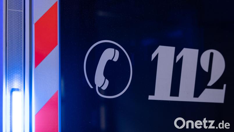 Die Notfallnummer 112 steht auf einem Rettungswagen. In der Nordoberpfalz gab es am Donnerstagnachmittag eine Störung bei dieser Notrufnummer. Symbolbild: Hannes P. Albert/dpa