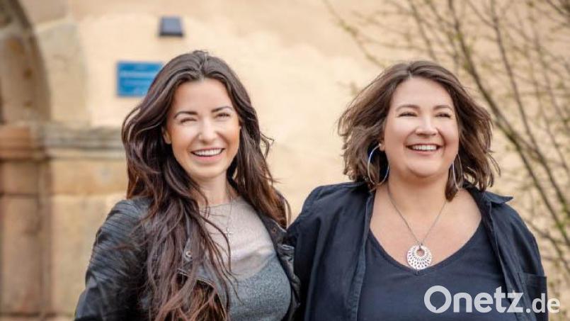 Sina Bender-Özavci und Ramona Kiener (von links) sind das Team der Pädagogischen Zentralstelle FSJ in Wernberg-Köblitz und betreuen junge Menschen während ihres Freiwilligen Sozialen Jahrs. Bild: Pädagogische Zentralstelle FSJ/exb