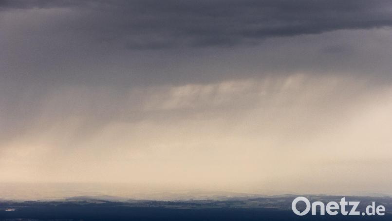 Schwüle Wärme, Regengüsse und Sommergewitter bringen die nächsten Tage mit. Symbolbild: Philipp von Ditfurth/dpa