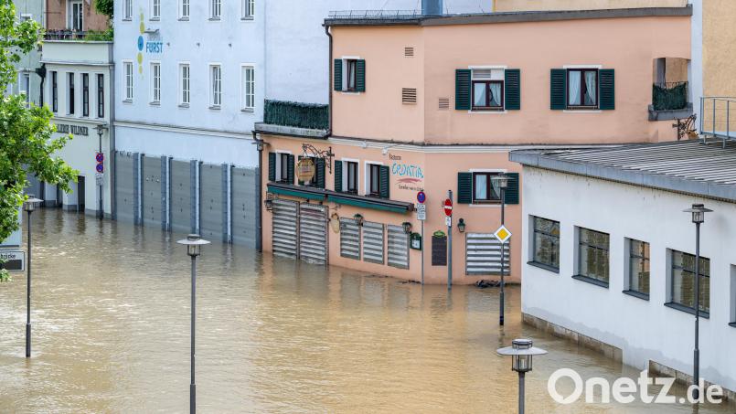 Teile der Altstadt in Passau waren vom Hochwasser der Donau überschwemmt. Symbolbild: Armin Weigel/dpa
