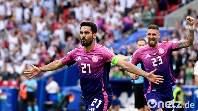 Ilkay Gündogan (Nummer 21) jubelt mit seinem Teamgefährten Robert Andrich über sein Tor zum 2:0. Bild: Federico Gambarini/dpa