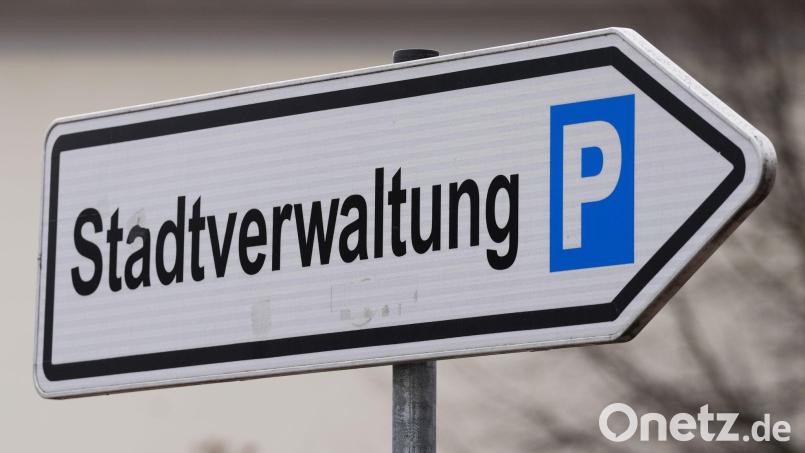 Das Standes- und Friedhofsamt der Stadt Amberg ist Anfang Juli nur vormittags erreichbar. Symbolbild: Soeren Stache/dpa