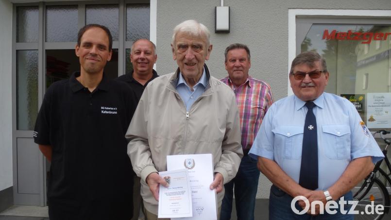 Sebastian und Klaus Ludwig, Hans Wolfram und Karl Stahl gratulieren Georg Härning zu den Auszeichnungen. Bild: bk