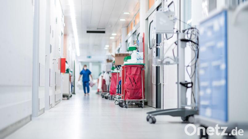 Wo sind alle die Pflegekräfte? Die Ausstattung an Oberpfälzer Krankenhäusern ist teils sehr unterschiedlich Symbolbild: Fabian Strauch/dpa