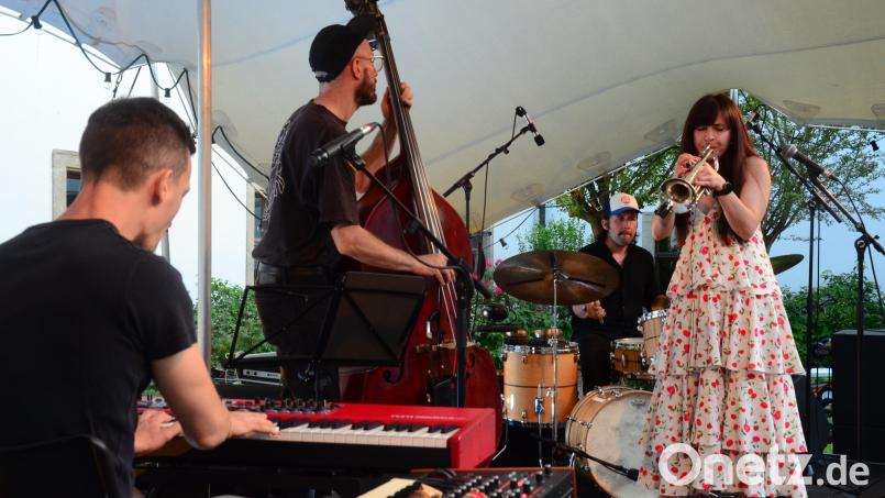Das perfekte Konzert zum Sommeranfang: Das Angela Avetisyan Quartet spielt zur "kleinen Sommersünde" im Hof der Regionalbibliothek. Bild: Kunz