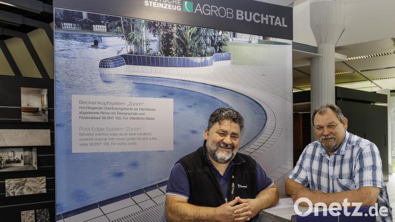 Buchtal-Betriebsratsvorsitzender Karl Mailbeck (rechts) und sein Stellvertreter Sükrü Atas sehen der Übernahme durch die Meta Wolf AG mit Optimismus entgegen. Bild: Hösamer
