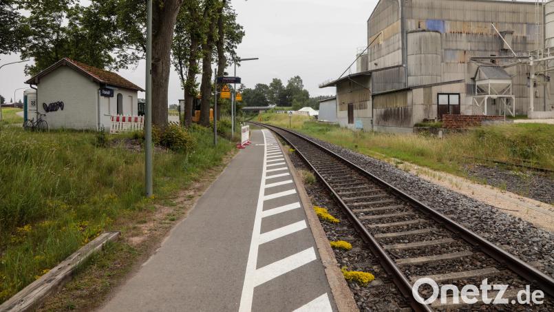 Der Bahnhalt in Thansüß bei Freihung soll 2030 stillgelegt werden. Der Freihunger Bürgermeister Uwe König kündigt bereits seinen Widerstand an. Bild: Wolfgang Steinbacher