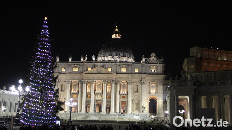 2015 spendeten die drei Nachbarkommunen Freudenberg, Hirschau und Schnaittenbach den Christbaum für den Petersplatz in Rom. Die feierliche Illumination und das Treffen mit dem emeritierten Papst Benedikt XVI. waren die Höhepunkte der Aktion. Bild: upl