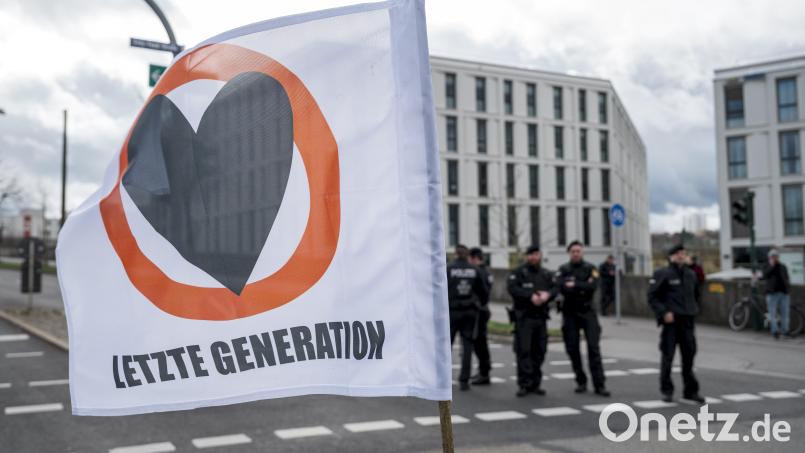 Die &quot;Letzte Generation&quot; demonstriert in Regenburg. Symbolbild: Daniel Vogl