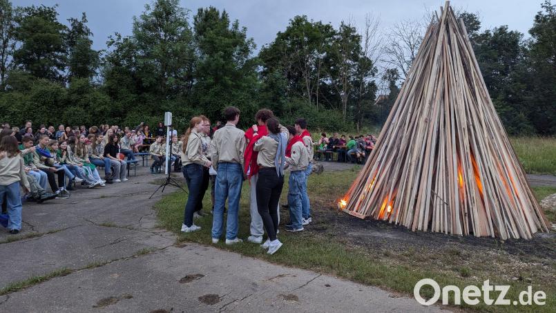 Das Johannisfeuer der Pfadfinder St. Michael Poppenricht wurde am Abend entzündet. Bild: Pfadfinder St. Michael Poppenricht/exb