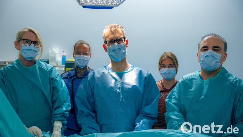 In Burglengenfeld wurde der Vorhofohr-Verschluss zum ersten Mal durchgeführt: Claudia Hauser, Anne Pexa, Dr. Nobert Heinicke, Nina Beer, Dr. Karim Kabir (von links). Bild: Manuel Holler/exb