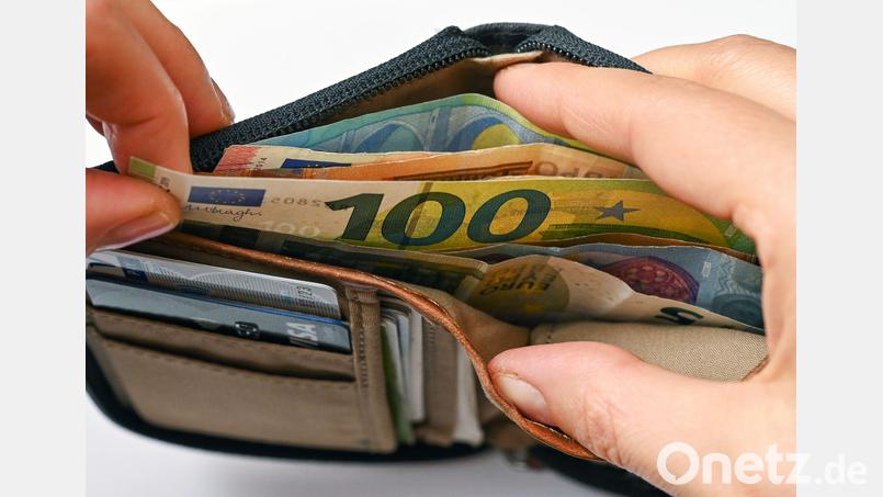 400 Euro, die in der Geldbörse steckten, sind weg. Symbolbild: Patrick Pleul/dpa