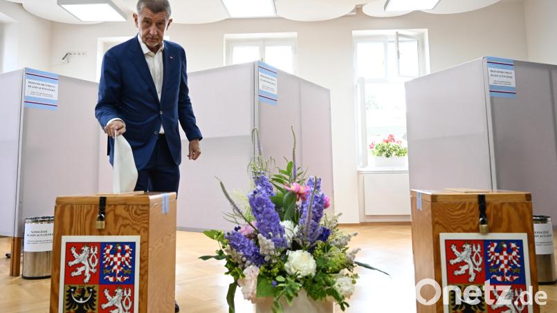 Andrej Babiš, Vorsitzender der oppositionelle ANO-Partei, gibt seine Stimme bei den Wahlen zum Europäischen Parlament ab. Bild: Øíhová Michaela/dpa
