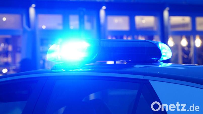 An einer Tankstelle in Waidhaus wurde ein Richtungspfeil beschädigt, vermutlich durch einen Unfall. Symbolbild: Marcus Brandt/dpa/Symbolbild