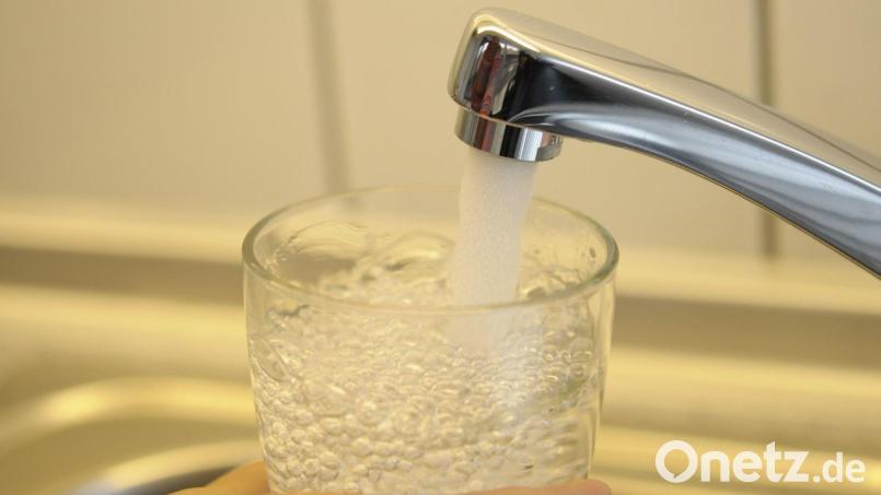Das Trinkwasser aus dem Wasserhahn braucht nicht mehr abgekocht zu werden. Symbolbild: Petra Hartl