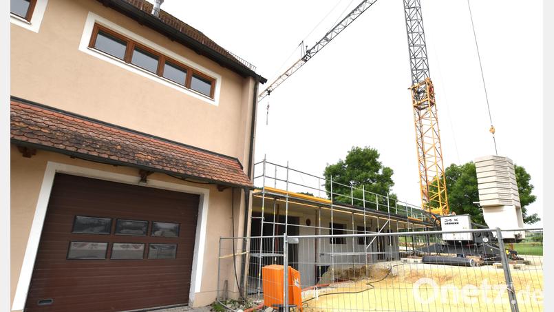 Das Feuerwehrhaus und der Bauhof in Illschwang werden erweitert. Die Rohbauarbeiten im Bereich des Bauhofs sind weitgehend abgeschlossen. Bild: no