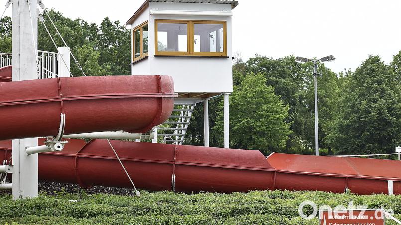 Pünktlich zu den steigenden Temperaturen sperrt das Auerbacher Freibad wieder auf – die längere Zeit erkrankten Bademeister sind wieder im Dienst. Archivbild: sck