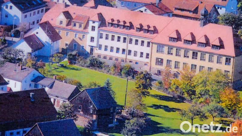 Ein neues Schulzentrum auf dem Areal vor dem alten Schulkomplex könnte längst stehen, befindet SPD-Fraktionssprecher Dominik Brütting. Bild: do