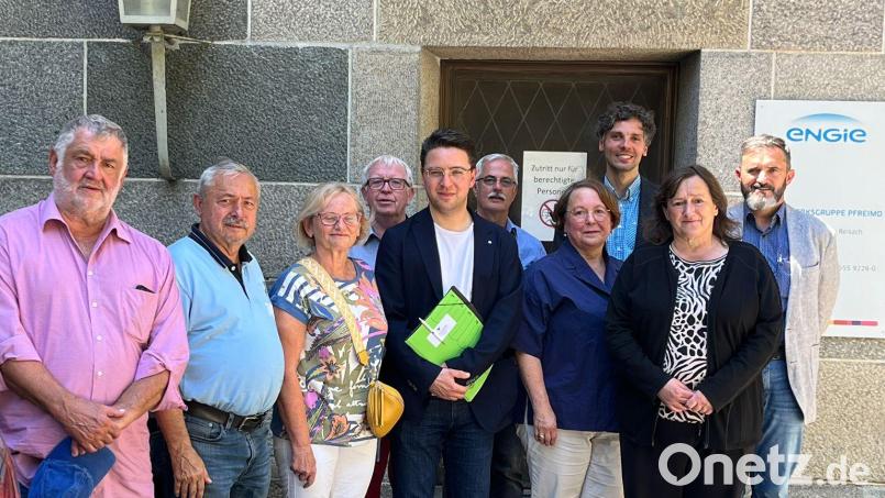 Über die Rolle des Kraftwerks Reisach bei der Energiewende informiert sich die SPD-Delegation bei einem Besuch. Bild: Claudia Knorr/exb