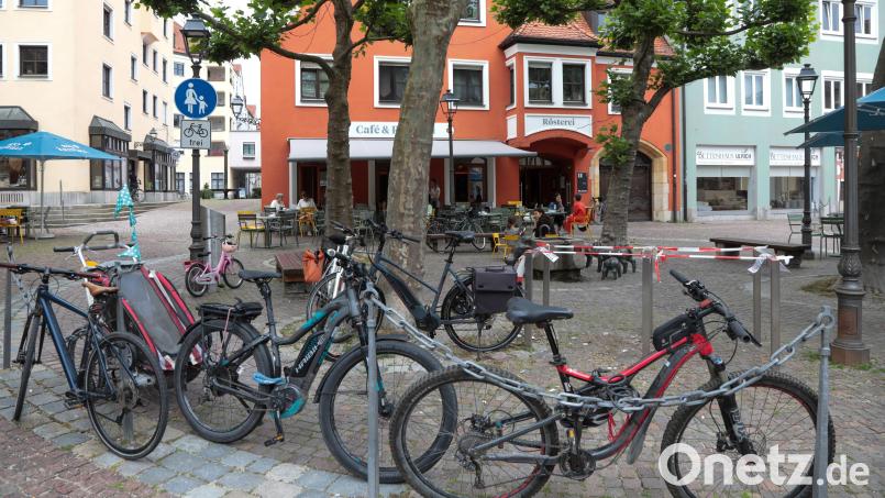 Viehmarkt in Amberg. Die Abstell-Bügel reichen für die zahlreichen Fahrräder, die dort parken nicht aus. Bild: Wolfgang Steinbacher