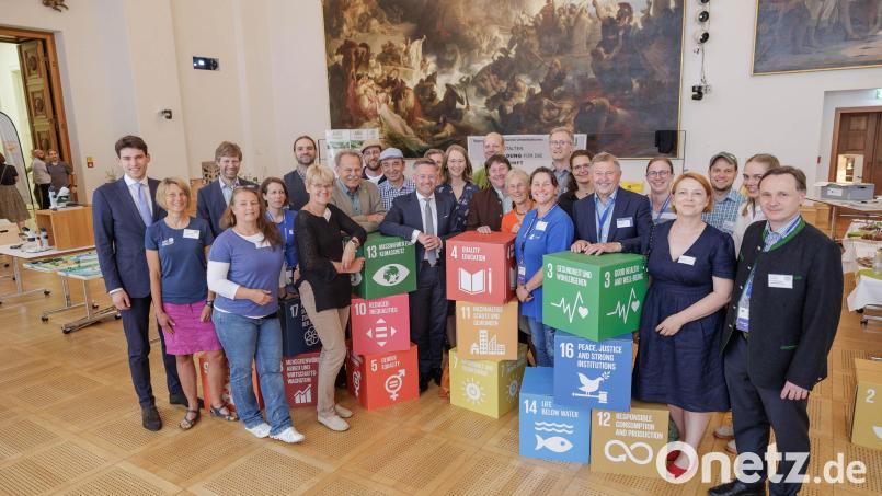 Im Bayerischen Landtag stellen die Umweltstationen sich und ihre Arbeit bei einer Ausstellung vor. Bild: Stefan Obermeier/Bildarchiv Bayerischer Landtag/exb
