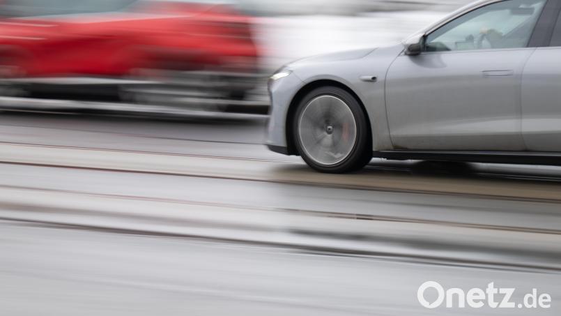 Die meisten Bußgelder wurden 2023 in der Oberpfalz für zu schnelles Fahren kassiert. Symbolbild: Robert Michael/dpa
