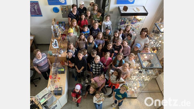 Das Knopfmuseum besuchten die Kinder der dritten und vierten Klasse der Grundschule Bärnau. Bild: Birgit Zant/exb