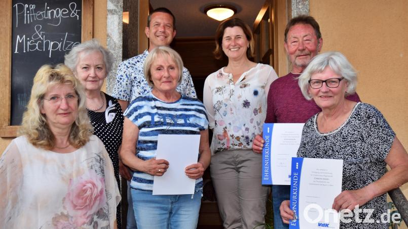 Die Geehrten des VdK Königstein (von links): Manuela Trautmann, Kreisvorsitzende Marianne Kies-Baldasty, Gertrud Kohler, Bürgermeister Jörk Kaduk, Vorsitzende Doris Lehnerer, Peter Kohler und Christa Leines. Bild: hdk
