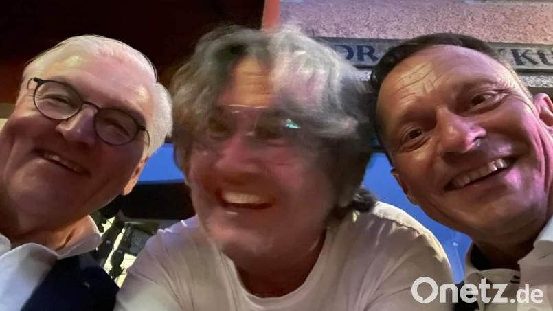 Der Mann in der Mitte ist Borti, ganz klar. Aber wer sind die anderen beiden? Bild: Reinhold Bortner/exb