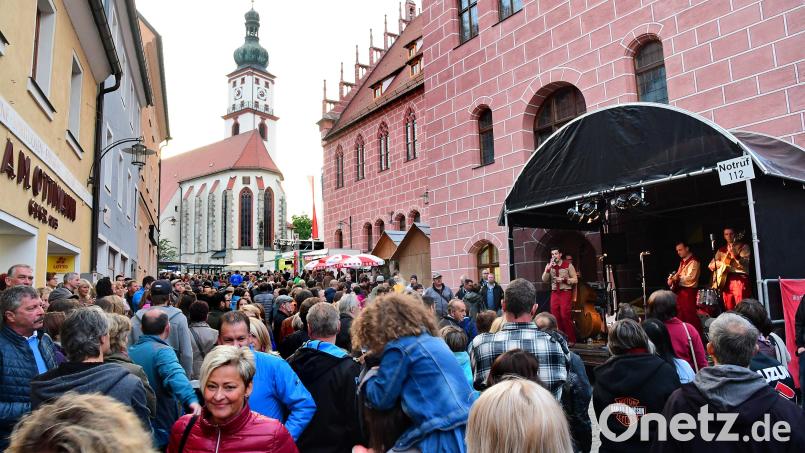 Von Freitag, 28., bis Sonntag, 30. Juni, wird beim Sulzbacher Altstadtfest in der Festmeile fast kein Durchkommen sein. Archivbild: Petra Hartl