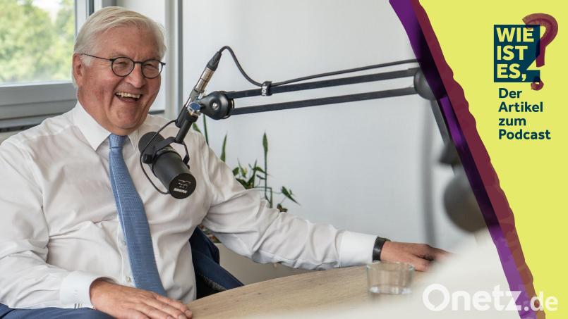 Gut gelaunt beim Interview: Frank-Walter Steinmeier im Podcast-Studio von Oberpfalz-Medien. Bildmontage: gld/Gube