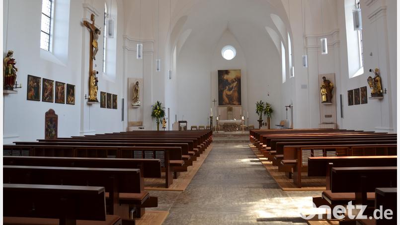 Vom Licht durchflutet präsentiert sich nach der Renovierung die Pfarrkirche St. Peter und Paul in Moosbach. Bild: gi