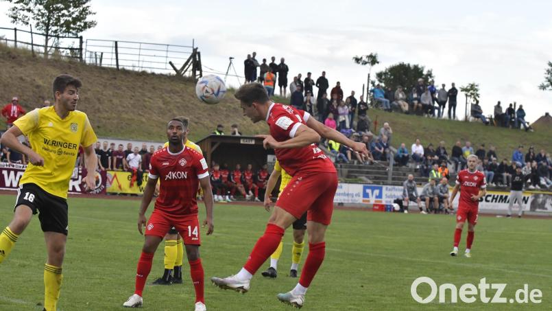Ein Traumlos: In der abgelaufenen Spielzeit spielte der SV Hahnbach gegen die Würzburger Kickers im Toto-Pokal. Archivbild: Hubert Ziegler