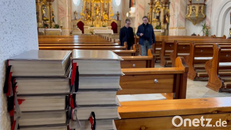 Zwei junge Männer aus dem Landkreis Neustadt/WN feiern heuer Priesterweihe und Primiz. Bild: Gabi Schönberger
