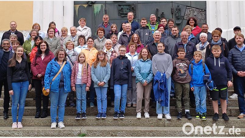 Viele Teilnehmer hatten sich in diesem Jahr der Pfarrwallfahrt angeschlossen, unter ihnen Pater Joy (links) und Pastoralreferent Maximilian Pravida (rechts). Bild: Maximilian Pravida / exb