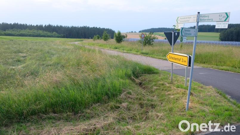 Gegenüber den schon seit 2010/2011 Solarstrom liefernden PV-Freiflächen der Anlage &quot;Barbaraberg&quot; plant die Gemeinde im Einvernehmen mit weiteren Grundstückseigentümern entlang der Gemeindeverbindungsstraße Richtung Scheckenhof ein weiteres Sonnenkraftwerk auf 7,2 Hektar Grundstücksfläche. Bild: do