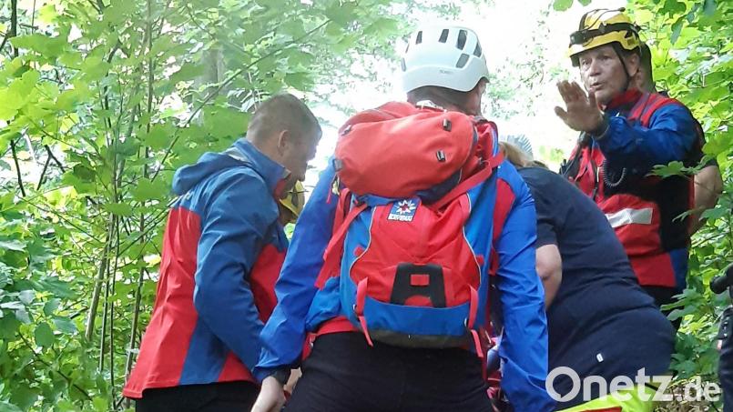 Die Bergwacht rückte zu einem Einsatz in Velden aus. Ein Senior war mit einem speziellen Rad kopfüber gestürzt. Bild: Roland Löb