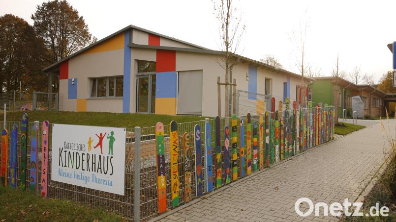 Zur Straße hin soll das Schönseer Kinderhaus einen Anbau erhalten. Bild: Kinderhaus Schönsee/Koch/exb