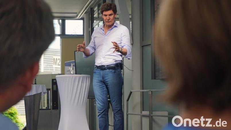 Carsten Maschmeyer in Weiherhammer: Der Star-Investor spricht dort über seine schwere Kindheit und hört sich Start-up-Ideen an. Bild: jut